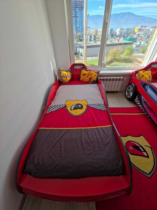 ДЕТСКИ ЛЕГЛА „КОЛА“ – 2 БРОЯ + покривала+ възглавници + килим