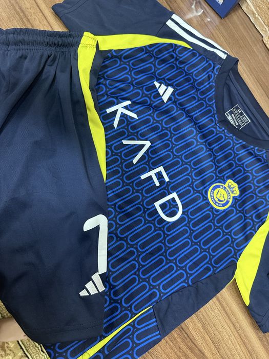 Продам футбольные формы (любые которые скажите)