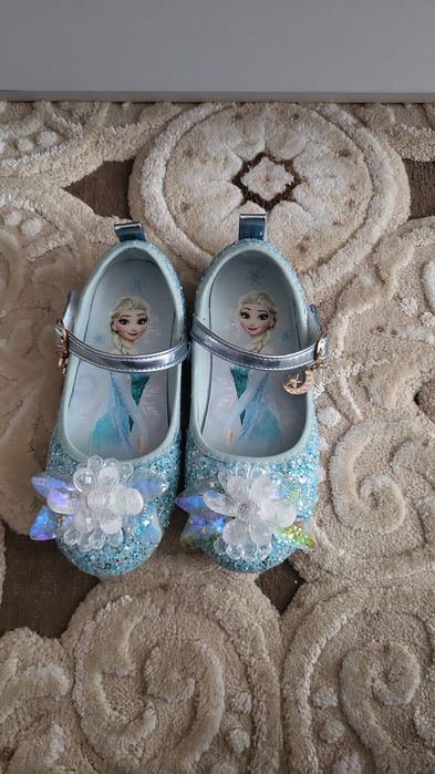 Новые туфли 28 размер на девочку