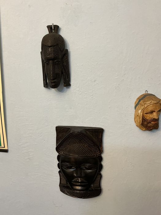 Statuete  și măști africane