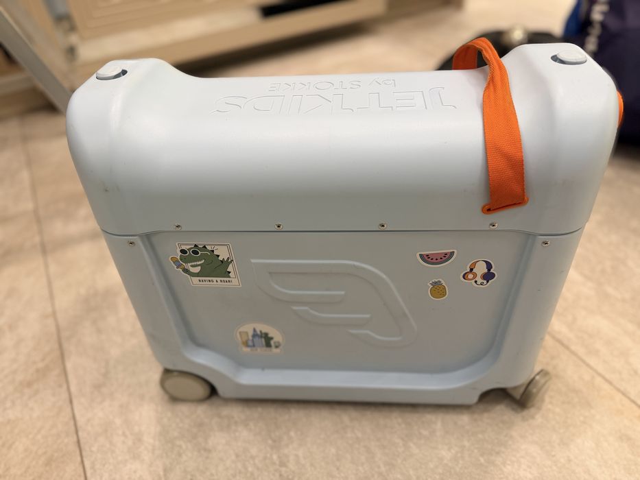 Продам детский чемодан Stokke