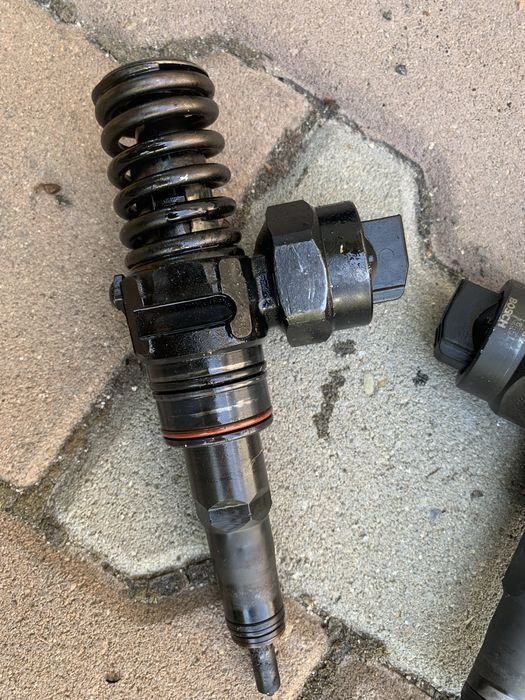 Помпа Дюза 1.9 TDI 116 к.с 0 381 300 73