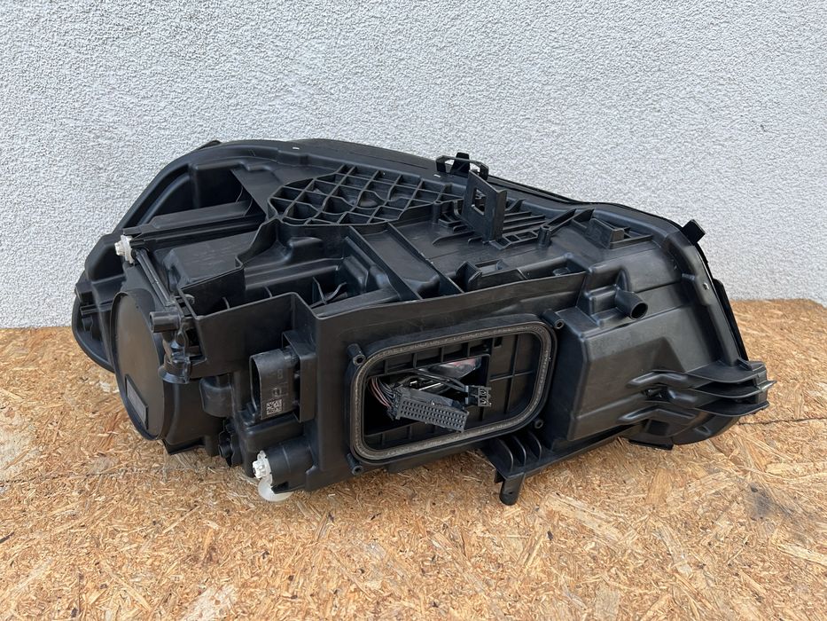 Far dreapta Mercedes CLA LED High Performance Original Europa