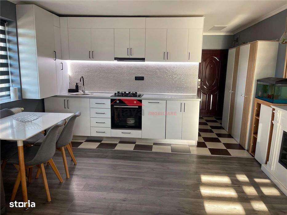 Apartament 3 camere, Decebal