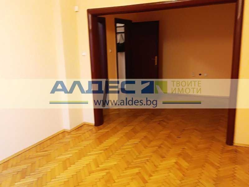 Дава се под наем Офис в София, Център - 85 кв.м за 663 € - Снимка #2