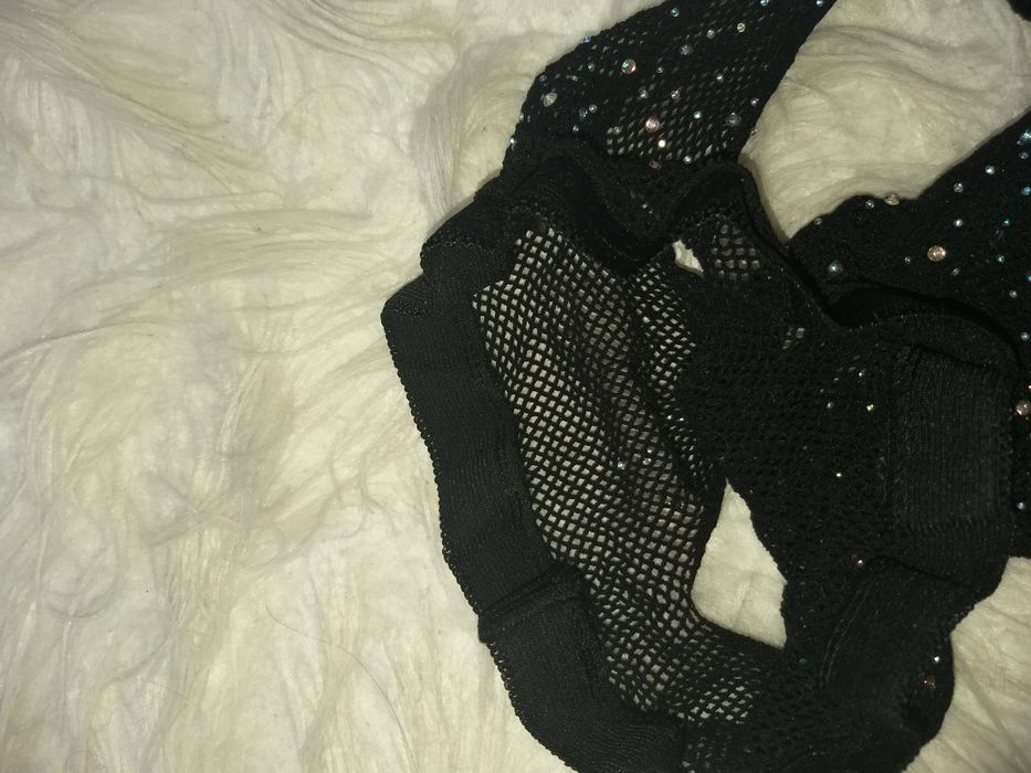 Dres negru cu aplicatii ciorapi tip plasa