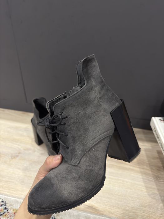 Пальто, сумка, кофта, ботильоны.