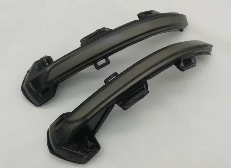 Динамични бягащи мигачи за огледалата за VW Golf Голф черни жълти