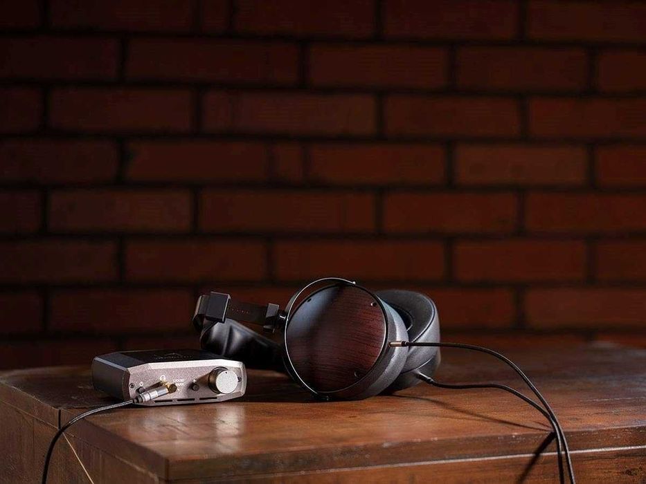 Усилитель для наушников Monolith Liquid Spark от Alex Cavalli