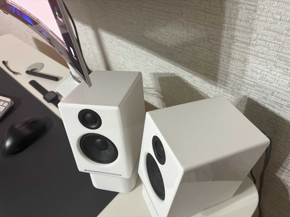 Audioengine A2+  с оригинальной подставкой