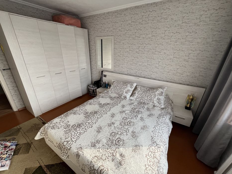 Продам спальный гарнитур