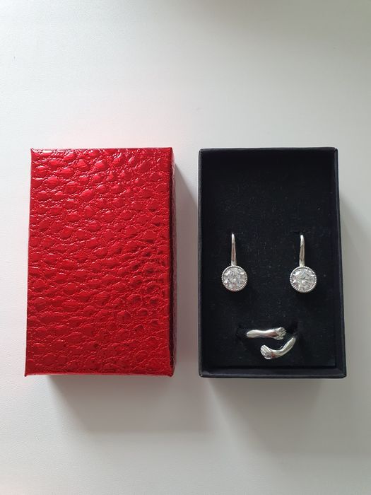 Продам серьги и кольцо