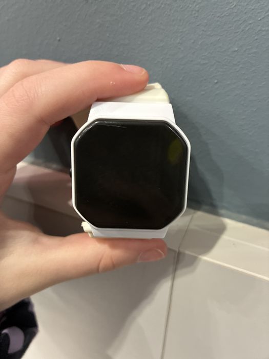 Кварцовые часы Aisha Serebriti