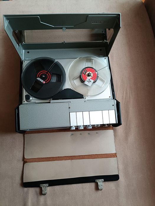 Vând Magnetofon Uher