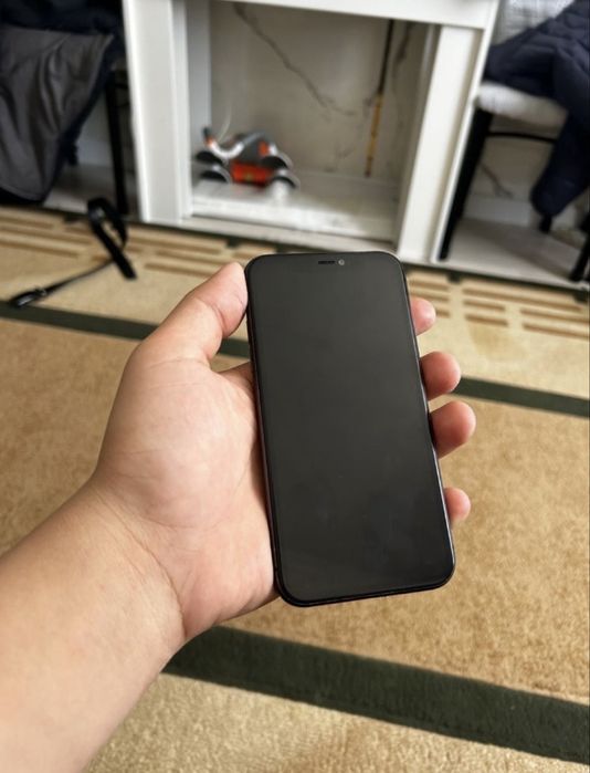 Айфон 11 продам.