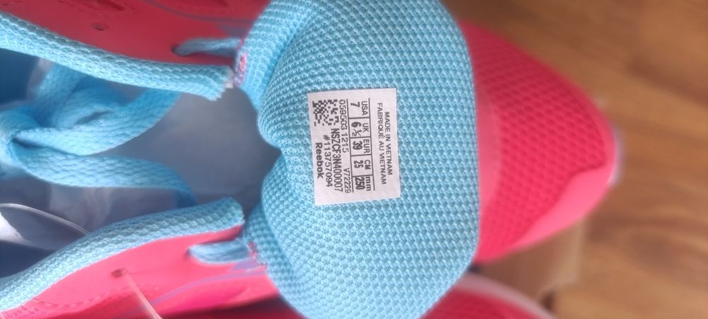 Нови маратонки Reebok N39