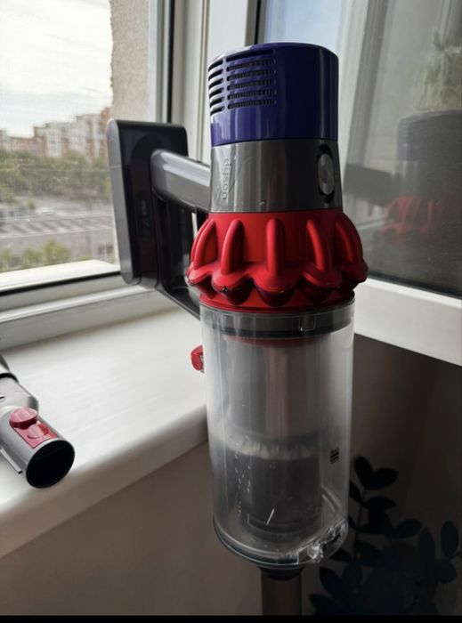Dyson v10.