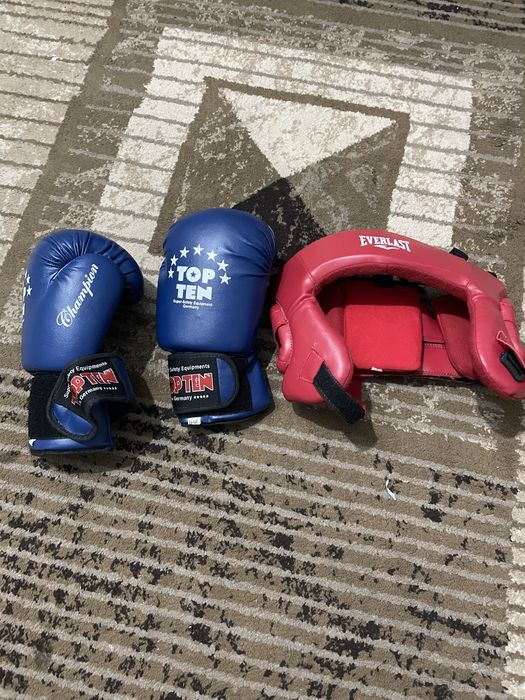 Продаю шлем и перчатки для бокса
