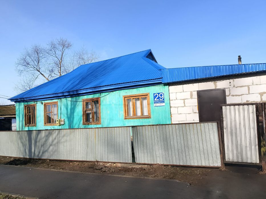 Продам дом имеется большой огород гараж