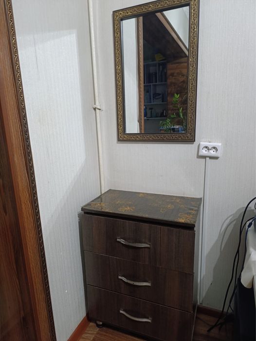 Комод с зеркалом