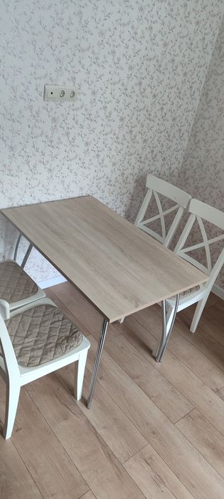 Продам кухонный стол срочно