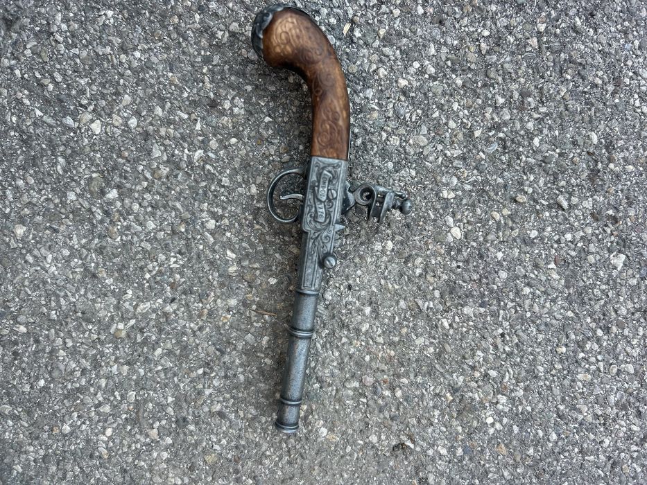 Pistol de epoca,pistol antic