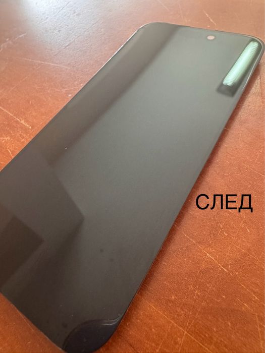 Полиране на дисплеи за iPhone и Apple Watch