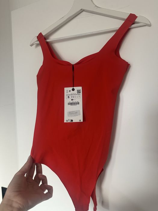 Червено боди на Zara, размер С, с етикет