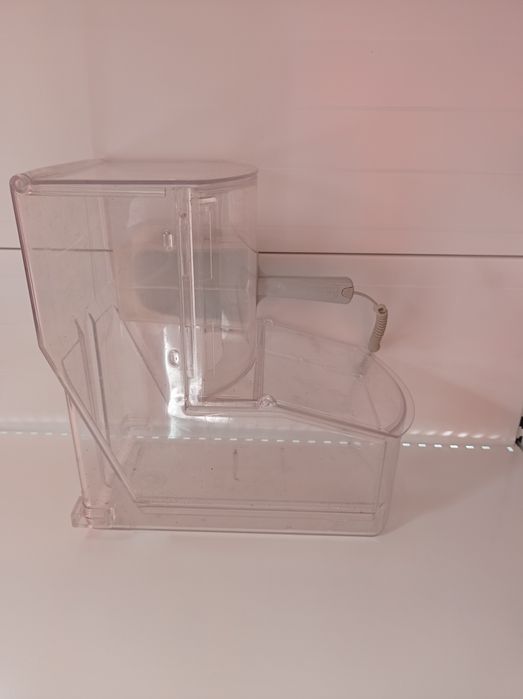 Контейнер с лопатка