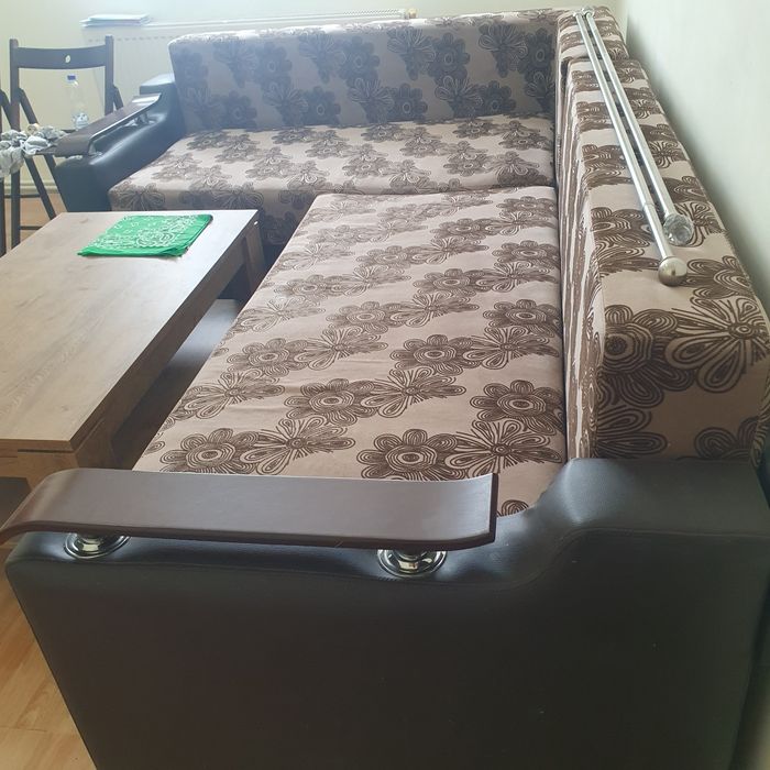 Apartament cu 3 camere + boxa la subsol de vânzare