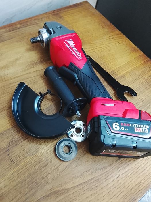 Flex Milwaukee cu variator de viteza și o baterie de 6A NOI