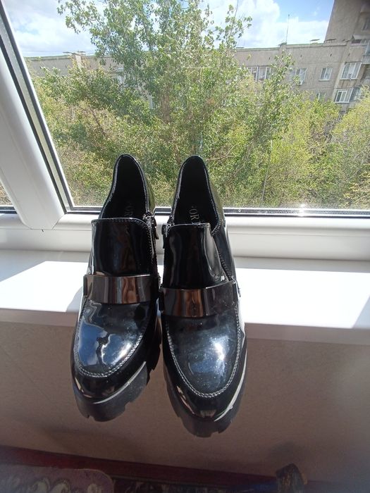 Продам стильные туфли