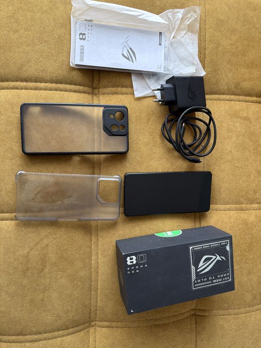 Asus Rog Phone 8 12Gb RAM 256Gb stocare Snapdragon 8 Gen 3