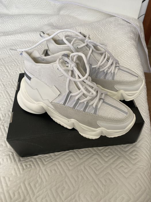 Кроссовки женские