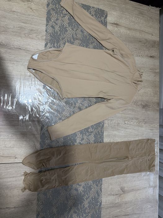 Форма и коньки для фигурного катания