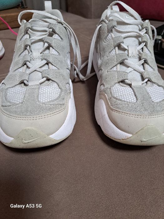 Маратонки, сандалети