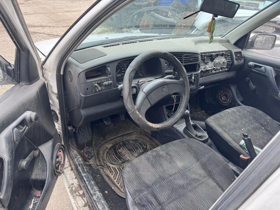 Голф 3 1.9д 64кс 1994г  На Части