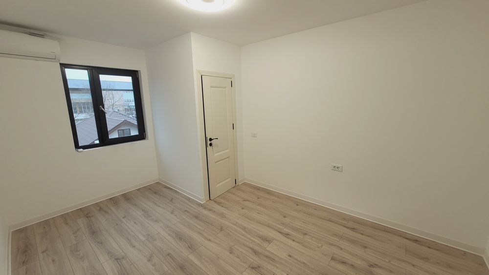 Birou de închiriat, Traian