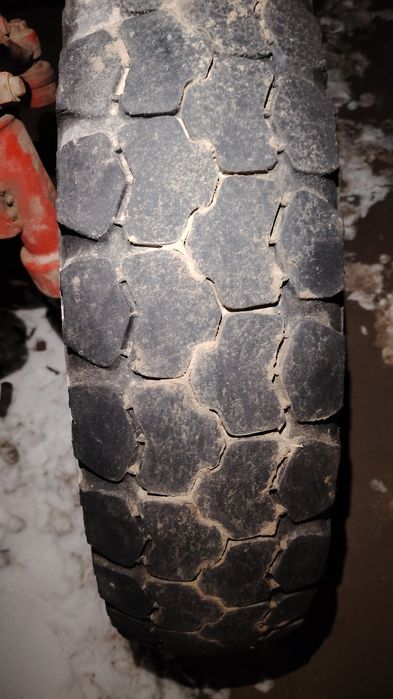 Yumzi traqtor sotiladi