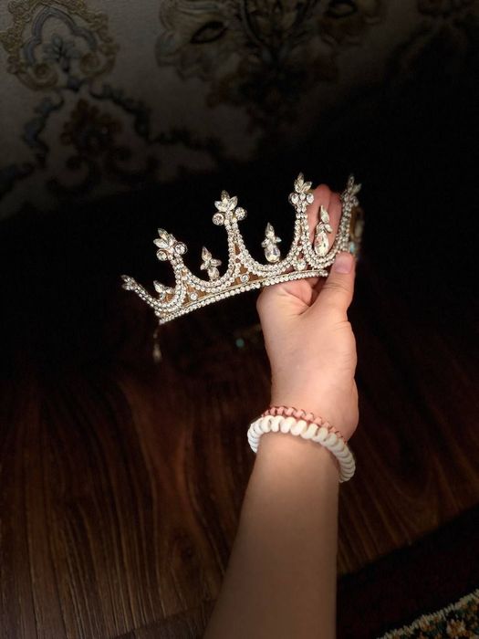 Корона красивая и нежная
