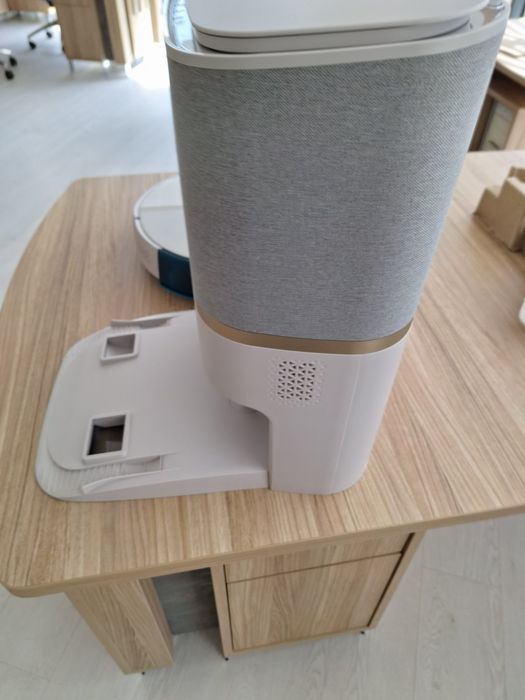 Пахосмукачка робот Philips HomeRun за сухо и мокро почистване ​Серия 7