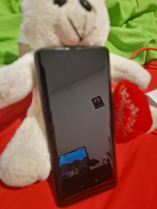 Перфектен One Plus 7 Pro и зарядно