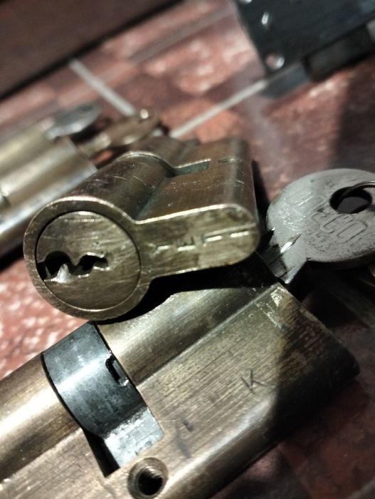 Секретен патрон Metal