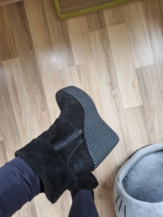 Боти естествен велур