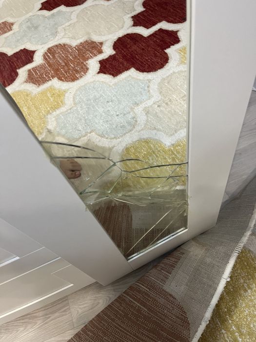 Шкаф белый с зеркалом