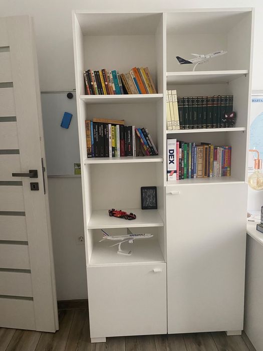 Vand set mobilier pentru dormitor in stare foarte buna