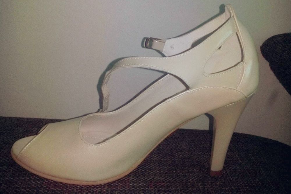 Pantofi piele mărimea 35 cu interiorul de 22.5 cm