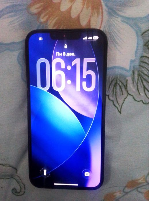 Продам Айфон 13.