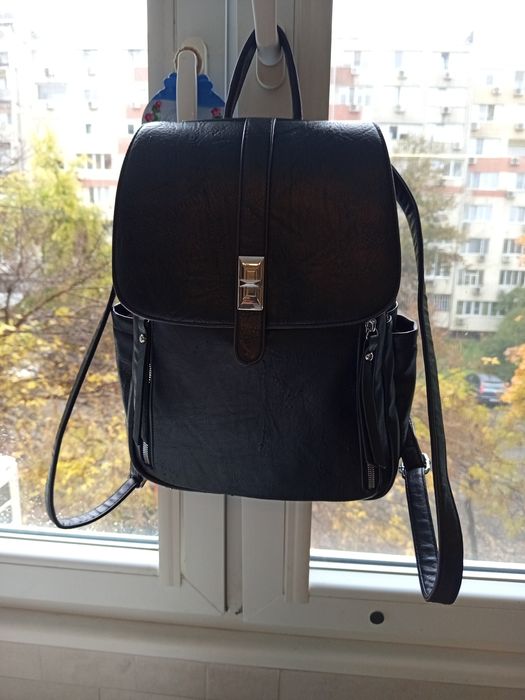 Нова раница ,много практична