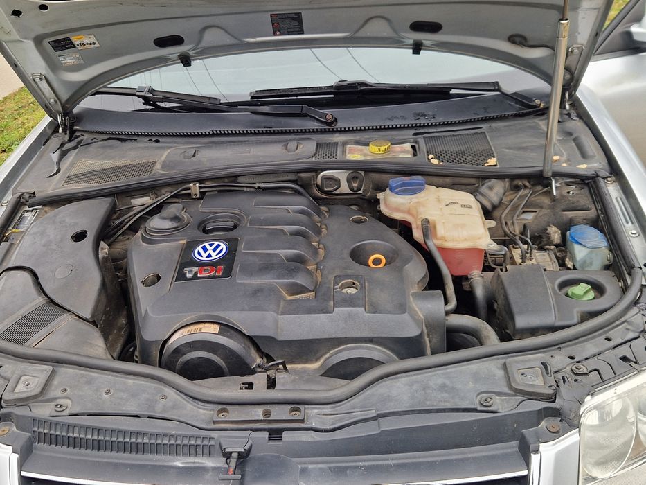 Vând VW Passat B5 1.9 tdi 131 de cai anu 2003 pret 1700 euro neg